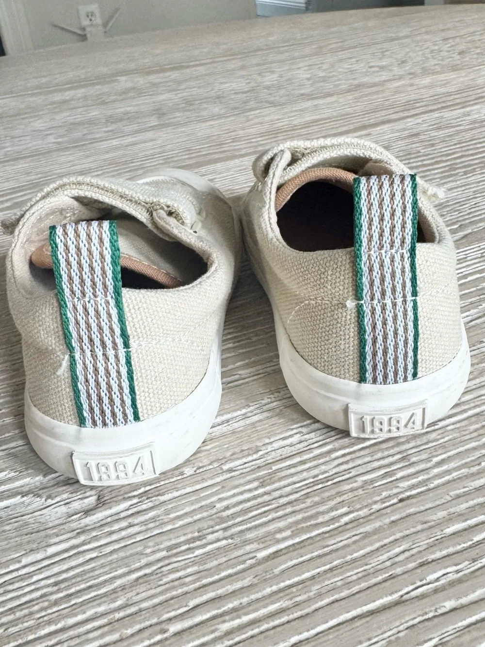 Old Navy cream / white  Canvas Velcro Shoes, 7